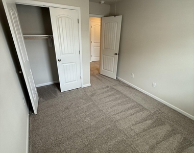 1063 Peony Lane - Photo Thumbnail 8