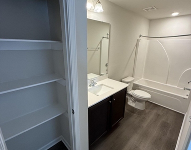 1063 Peony Lane - Photo Thumbnail 12
