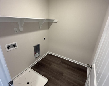 1063 Peony Lane - Photo Thumbnail 17