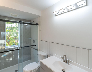 402 E Martin Street - Photo Thumbnail 16