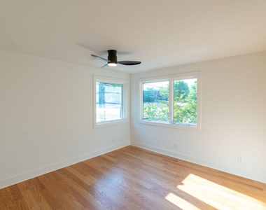 402 E Martin Street - Photo Thumbnail 18