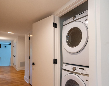 402 E Martin Street - Photo Thumbnail 11