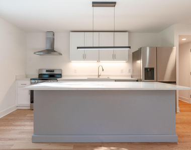 402 E Martin Street - Photo Thumbnail 4