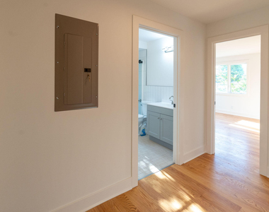 402 E Martin Street - Photo Thumbnail 18