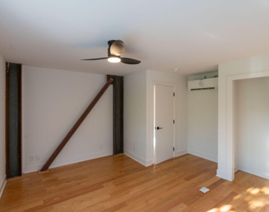 402 E Martin Street - Photo Thumbnail 12