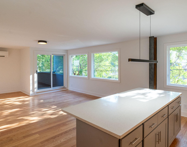 402 E Martin Street - Photo Thumbnail 9
