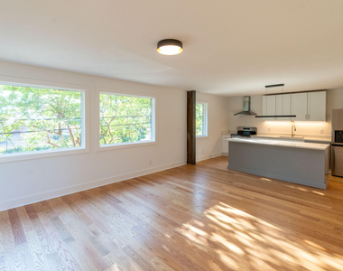 402 E Martin Street - Photo Thumbnail 3