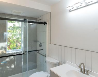 402 E Martin Street - Photo Thumbnail 15