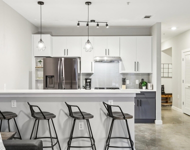 2505 Thornton Rd - Photo Thumbnail 5