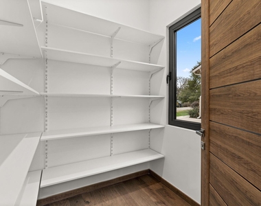 2915 Chisholm Trl - Photo Thumbnail 12
