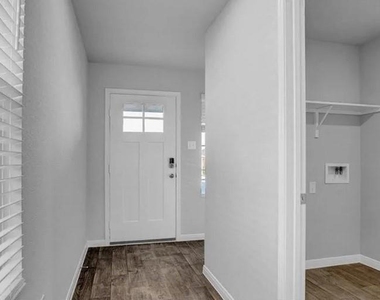 211 Hamilton Pool Ln - Photo Thumbnail 8