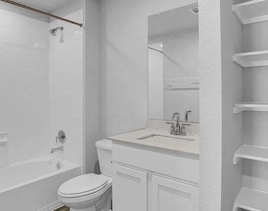 211 Hamilton Pool Ln - Photo Thumbnail 7