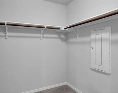 211 Hamilton Pool Ln - Photo Thumbnail 6
