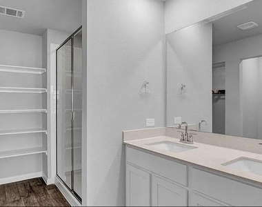 211 Hamilton Pool Ln - Photo Thumbnail 3