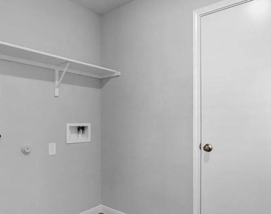 211 Hamilton Pool Ln - Photo Thumbnail 4