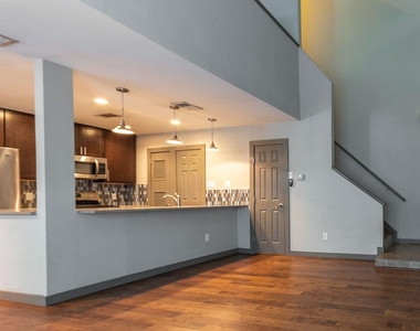 1506 Rockdale Cir - Photo Thumbnail 4