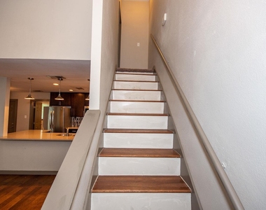 1506 Rockdale Cir - Photo Thumbnail 2