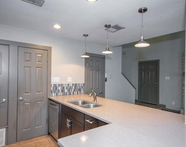 1506 Rockdale Cir - Photo Thumbnail 5