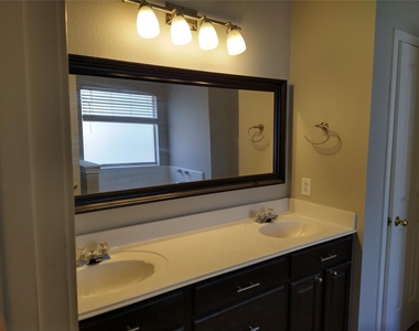 8706 Priest River Dr - Photo Thumbnail 9