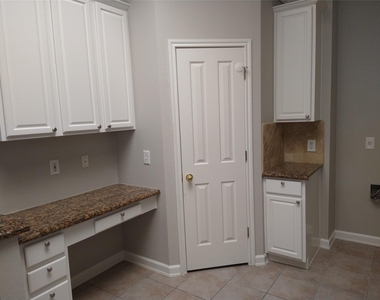 8706 Priest River Dr - Photo Thumbnail 15