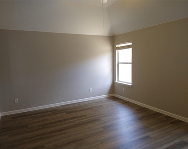 8706 Priest River Dr - Photo Thumbnail 8