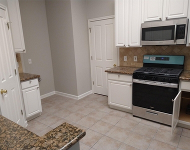 8706 Priest River Dr - Photo Thumbnail 12