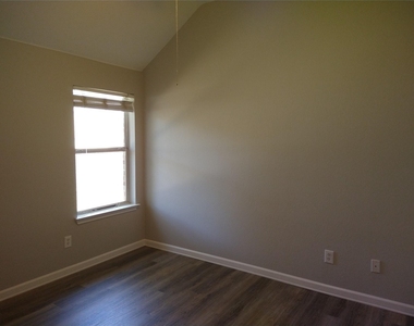 8706 Priest River Dr - Photo Thumbnail 4