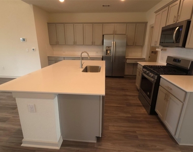 7517 Peggie Nell Dr - Photo Thumbnail 3