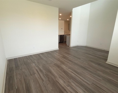 7517 Peggie Nell Dr - Photo Thumbnail 2