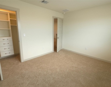 7517 Peggie Nell Dr - Photo Thumbnail 14