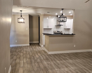 2209 Singletree Ave - Photo Thumbnail 5