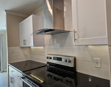 2209 Singletree Ave - Photo Thumbnail 4