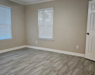2209 Singletree Ave - Photo Thumbnail 14