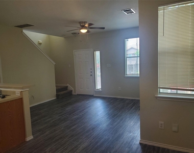 14001 Cambourne Dr - Photo Thumbnail 5