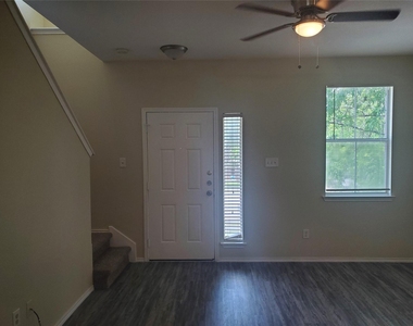 14001 Cambourne Dr - Photo Thumbnail 6