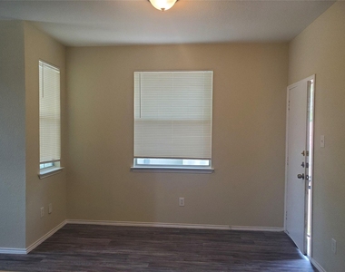 14001 Cambourne Dr - Photo Thumbnail 8