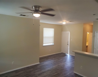 14001 Cambourne Dr - Photo Thumbnail 7