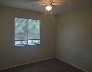 14001 Cambourne Dr - Photo Thumbnail 13