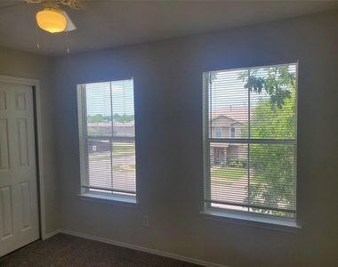 14001 Cambourne Dr - Photo Thumbnail 14