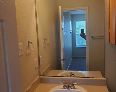 14001 Cambourne Dr - Photo Thumbnail 16