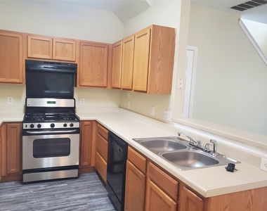 14001 Cambourne Dr - Photo Thumbnail 9