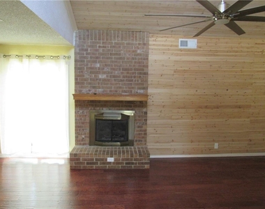 1603 Shotwell Ln - Photo Thumbnail 4
