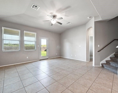 374 Wincliff Dr - Photo Thumbnail 13