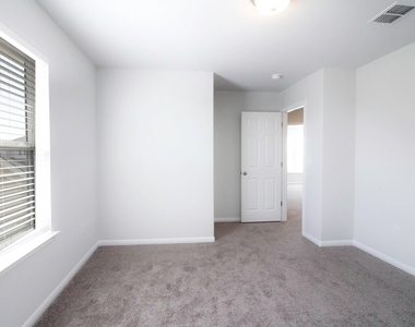 10305 Forest Grove Dr - Photo Thumbnail 17