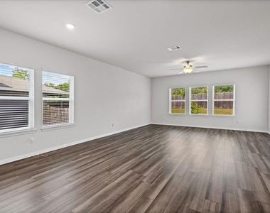 11509 Copperstone Ave - Photo Thumbnail 4