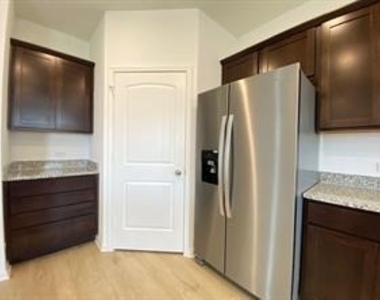 213 Saide St - Photo Thumbnail 11