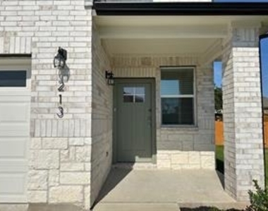 213 Saide St - Photo Thumbnail 2