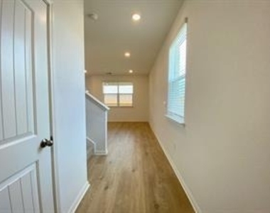 213 Saide St - Photo Thumbnail 4