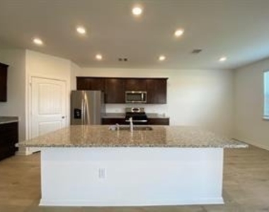 213 Saide St - Photo Thumbnail 7