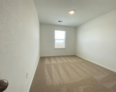 213 Saide St - Photo Thumbnail 26